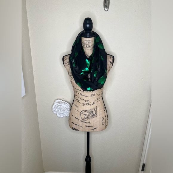 NTM Claire’s Black Sheer Infinity Scarf Green Foil Shamrock St. Patricks Day NWT - Picture 7 of 10